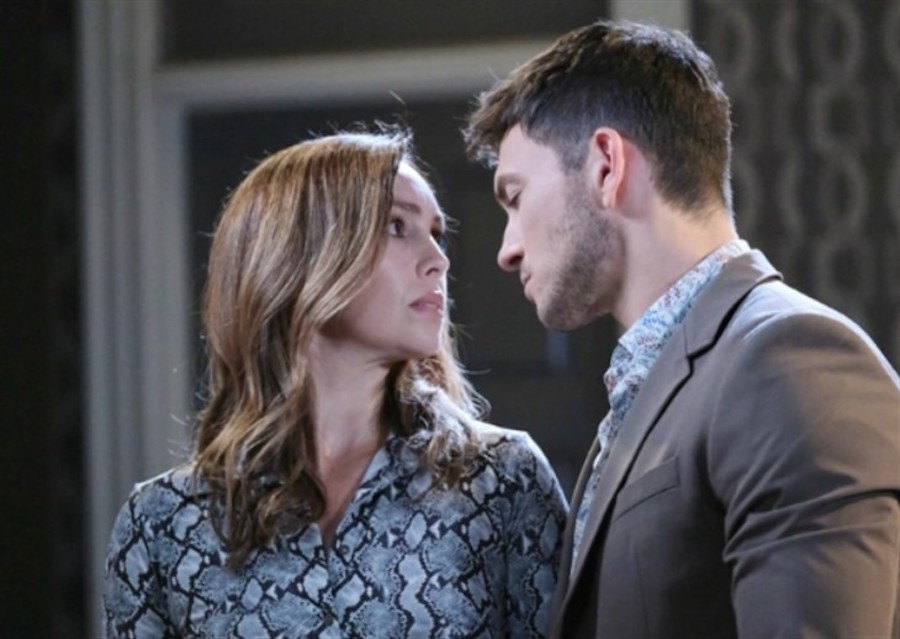 Days Of Our Lives Spoilers Gwen And Alex Share A Passionate Kiss