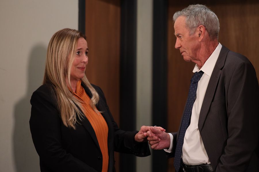 General Hospital Spoilers: Laura Sets Holly Up to Take the Fall