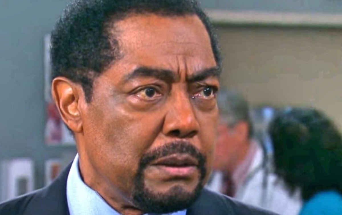 DOOL Spoilers Update Thursday, November 23: Abe And Paulina’s Dinner, Chanel Is Onto Holly, Stephanie’s Suspicious Of Chad