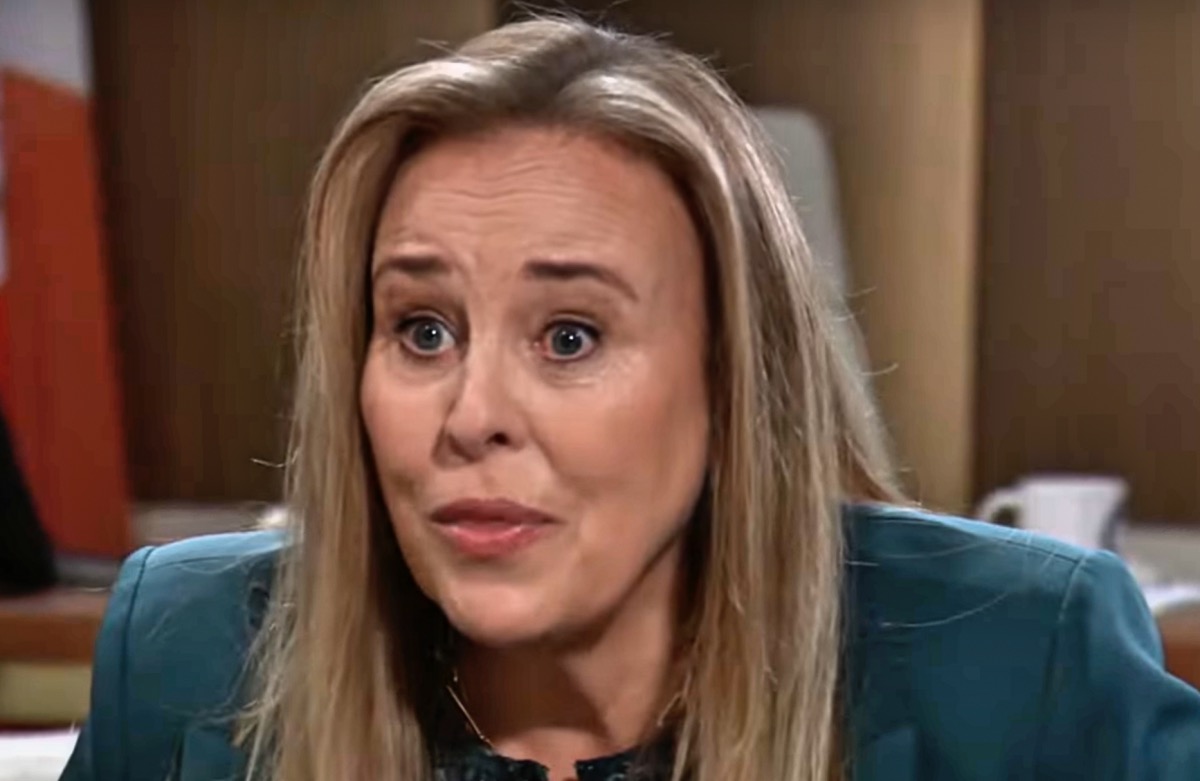 General Hospital Spoilers: Alexis’ Shocking News For Laura-Plane Ticket Charged To Paris?