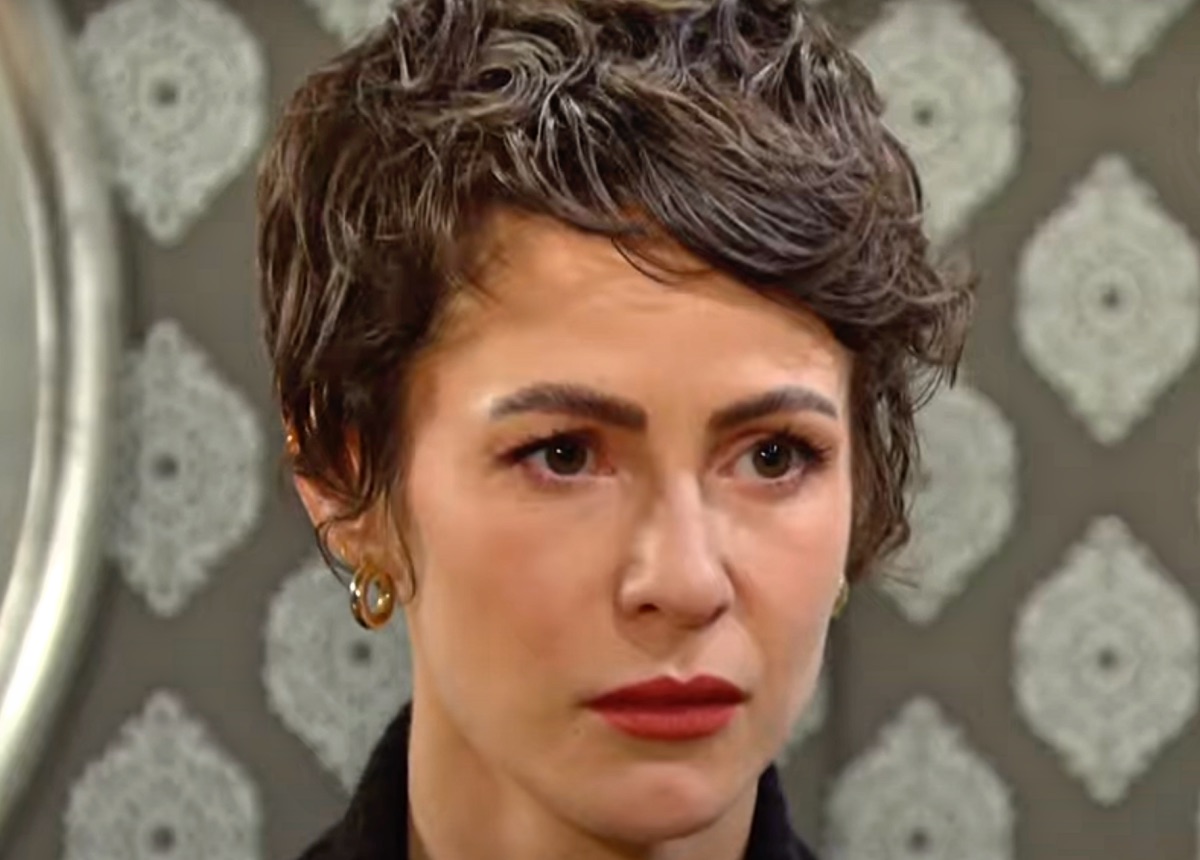 Days Of Our Lives Spoilers: Suspicious Sarah Questions Sweaty Xander About The Cryptic Message On His Phone