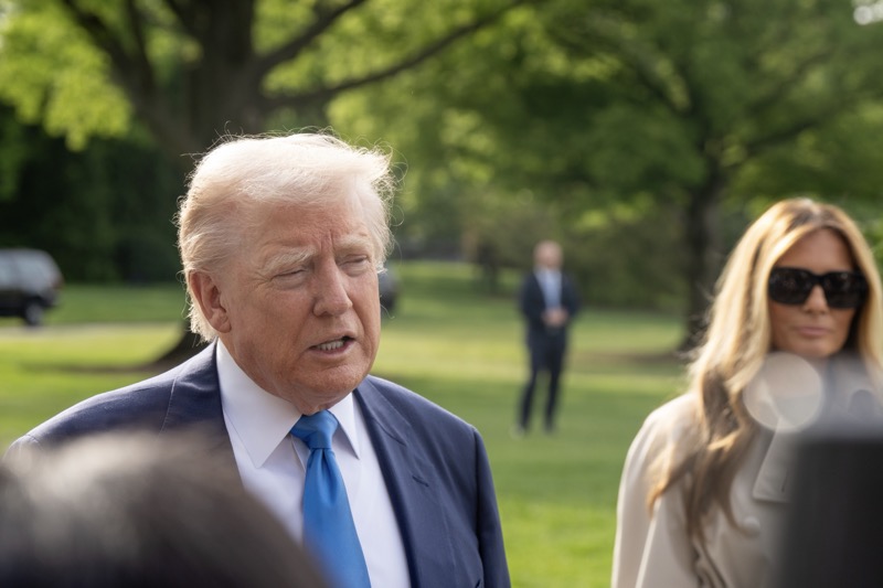 Donald Trump Begging Melania Trump To Stop The Divorce